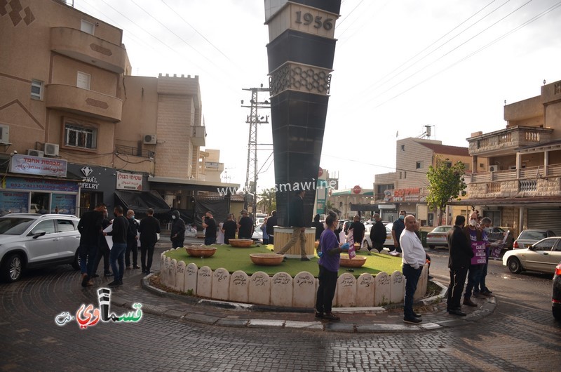 فيديو : العشرات من اصحاب المحلات التجارية ونشطاء يشاركون في الوقفة الاحتجاجية ضد سياسة التمييز العنصرية اتجاههم 